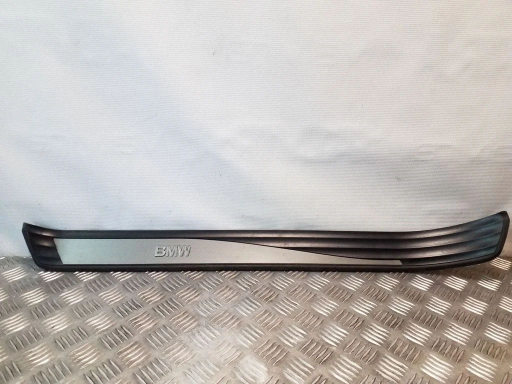 Priekšējā sliekšņa apdare (iekšējā) – BMW 5. sērija E60 E61 (2004-2010)