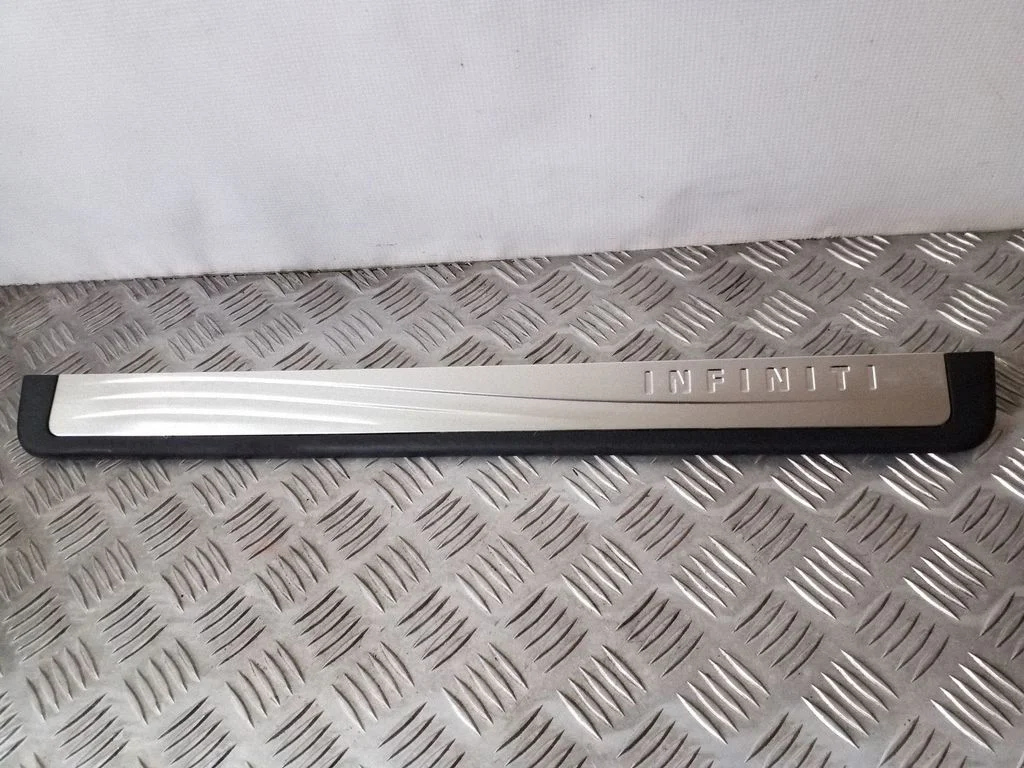 Front sill trim cover 769B11BA0A
