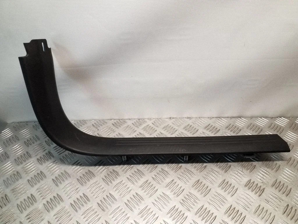 Priekšējā sliekšņa apdare (iekšējā) 31267988