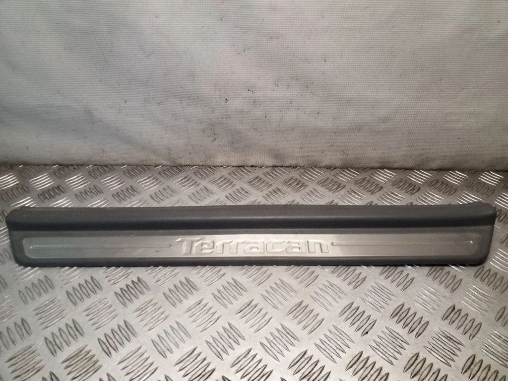Front sill trim cover 84250H1002