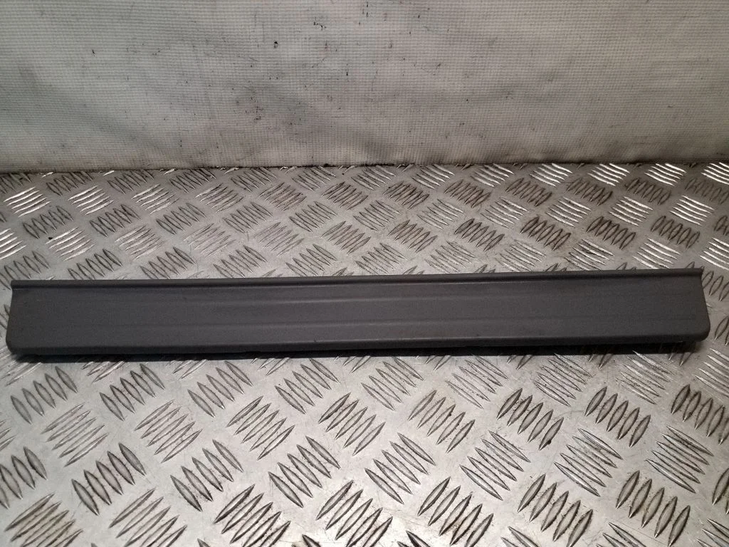 Front sill trim cover – Hyundai Tucson JM (2004-2009)