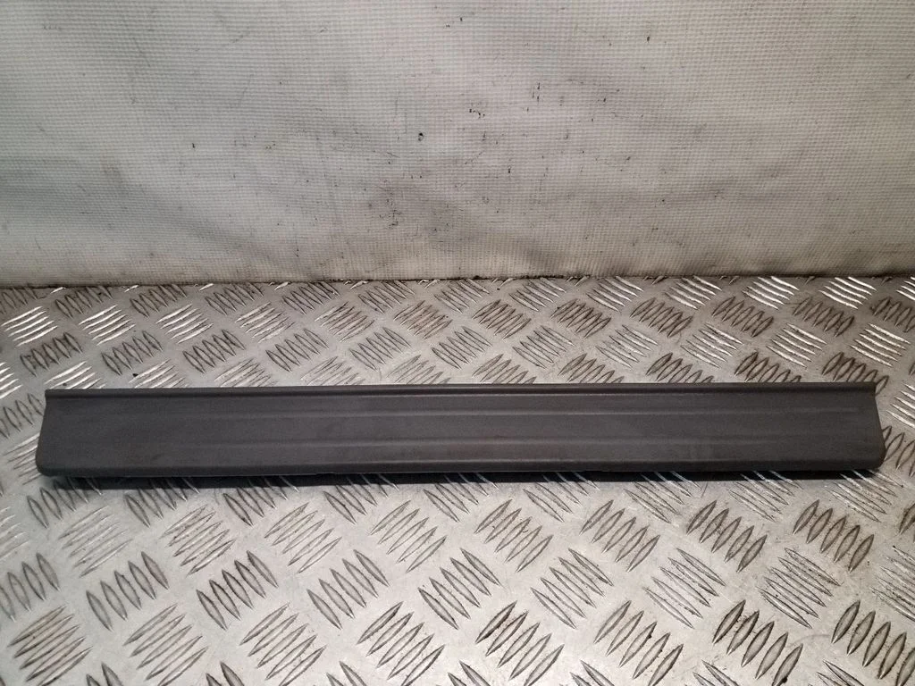 Front sill trim cover – Hyundai Tucson JM (2004-2009)
