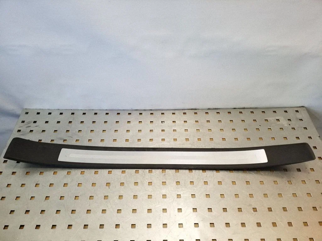 Priekšējā sliekšņa apdare (iekšējā) 8E0853373N