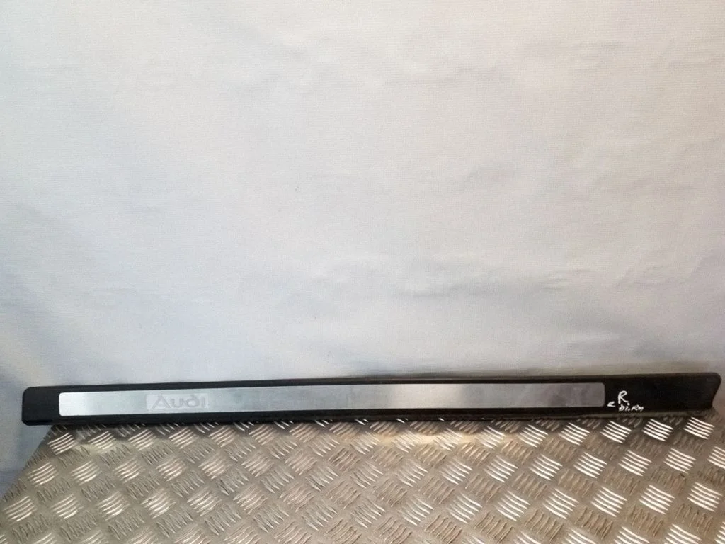 Priekšējā sliekšņa apdare (iekšējā) 8P3853492B
