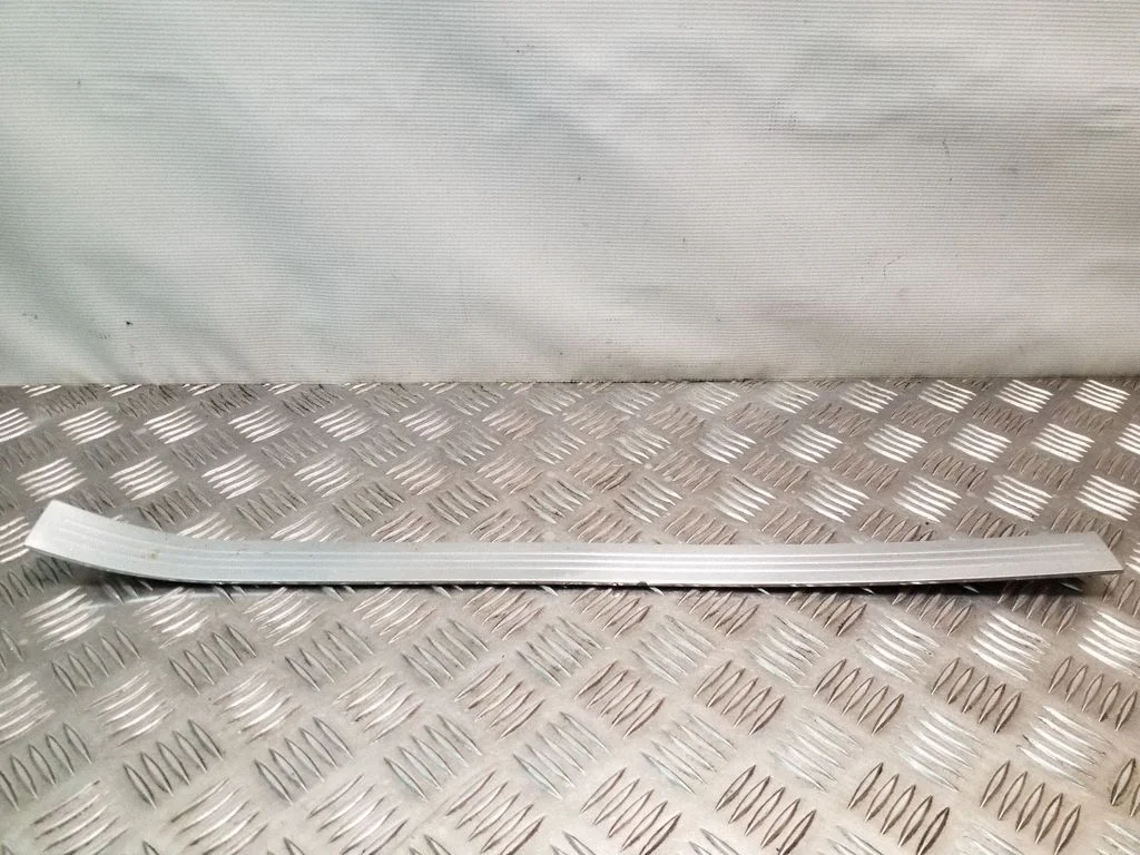Front sill trim cover A2216800435