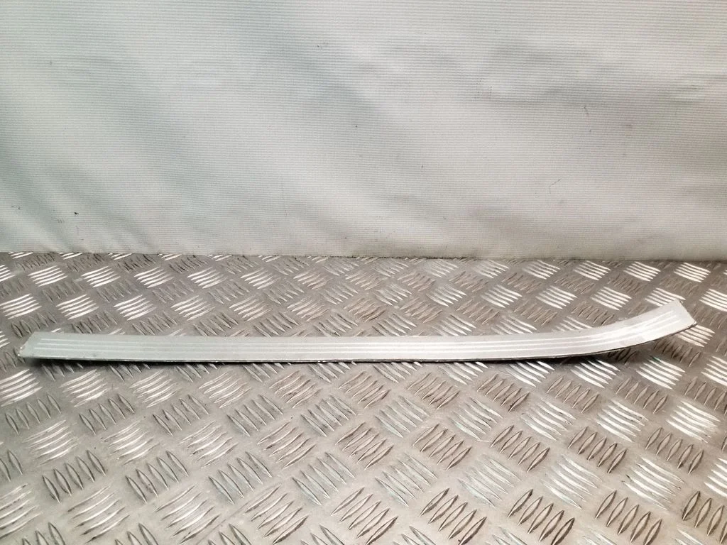 Front sill trim cover A2216800335
