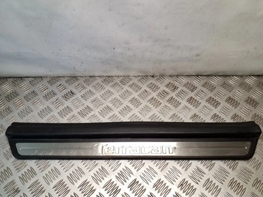 Priekšējā sliekšņa apdare (iekšējā) 84250H1002