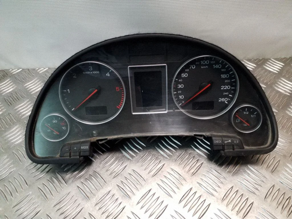 Licznik (zegary) – Audi A4 S4 B6 8E 8H (2001-2005)