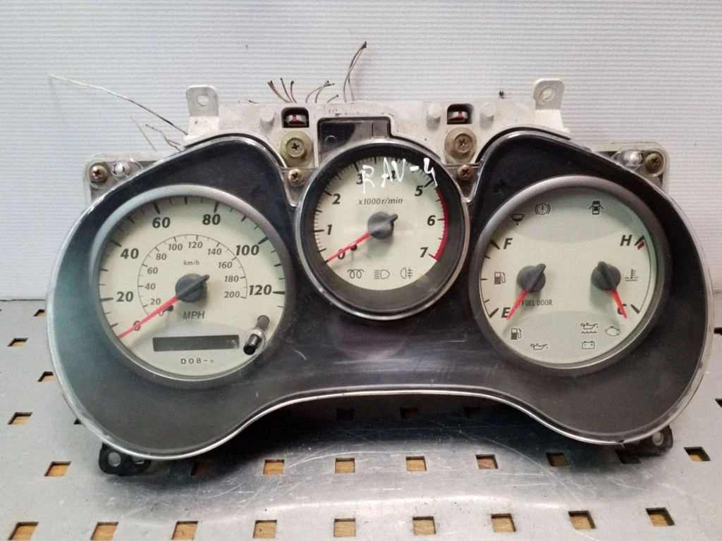 Spidometrs (instrumentu panelis) – Toyota RAV 4 (XA20) (2000-2005)