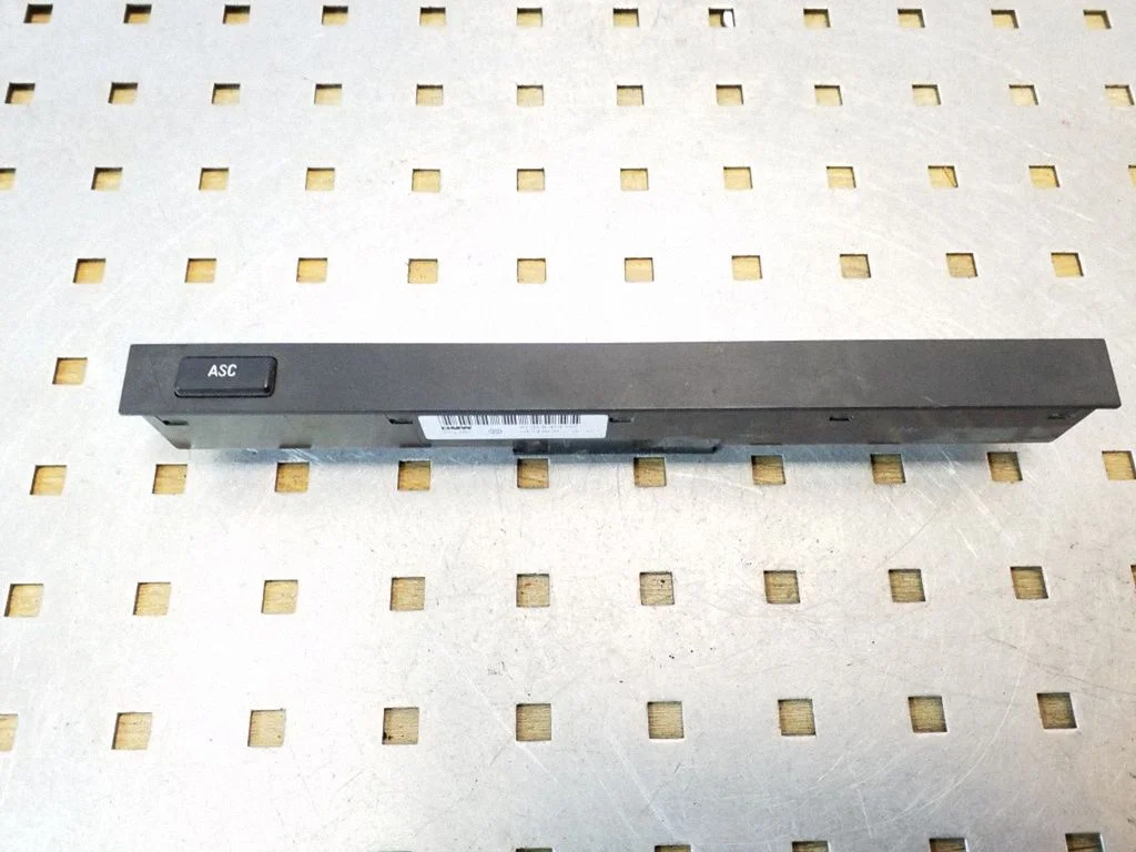 Traction control (ASR) switch 61318373707