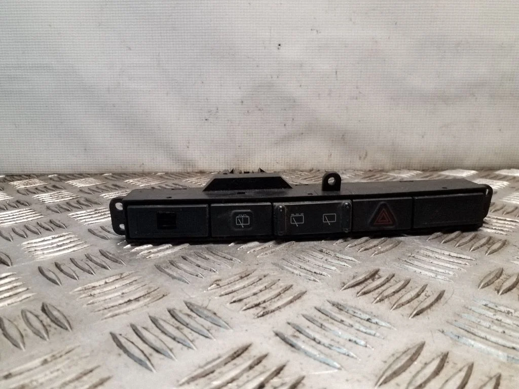 Hazard light switch – Chrysler Voyager (2004-2007)