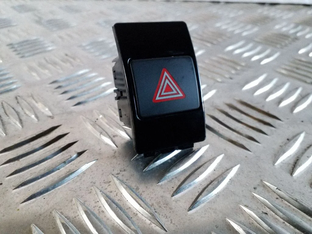 Avārijas gaismu slēdzis 4G0941509