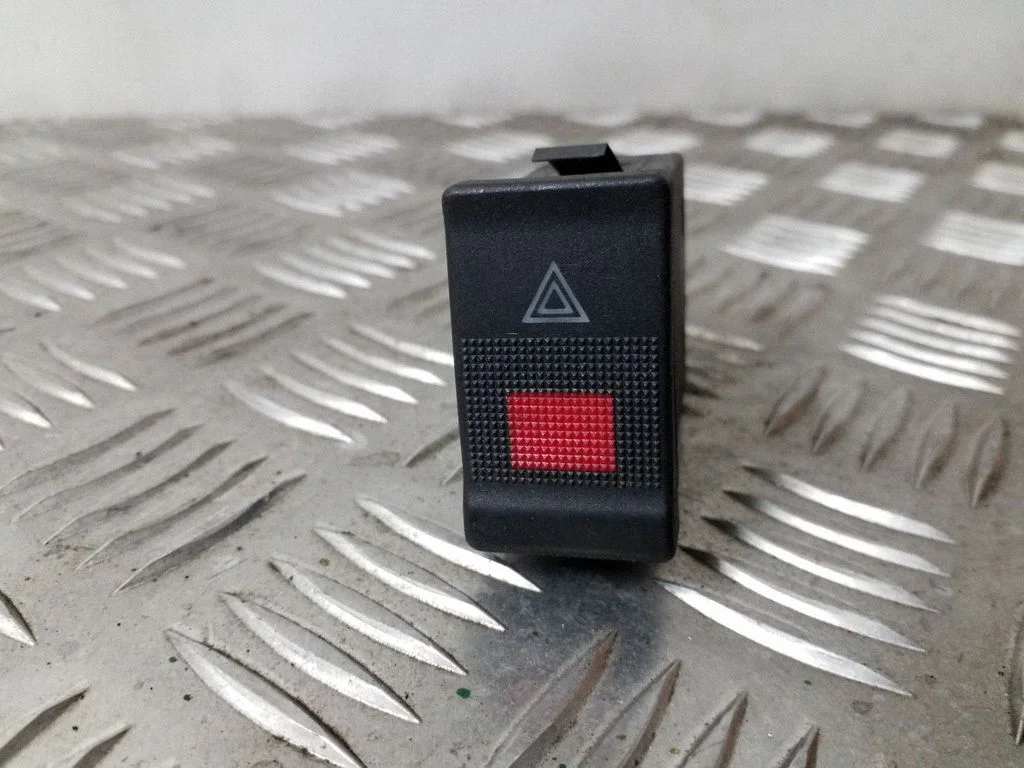 Hazard light switch – Audi A6 S6 C4 4A (1994-1997)