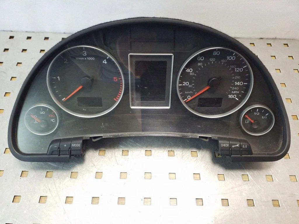 Spidometrs (instrumentu panelis) – Audi A4 S4 B7 8E 8H (2005-2008)