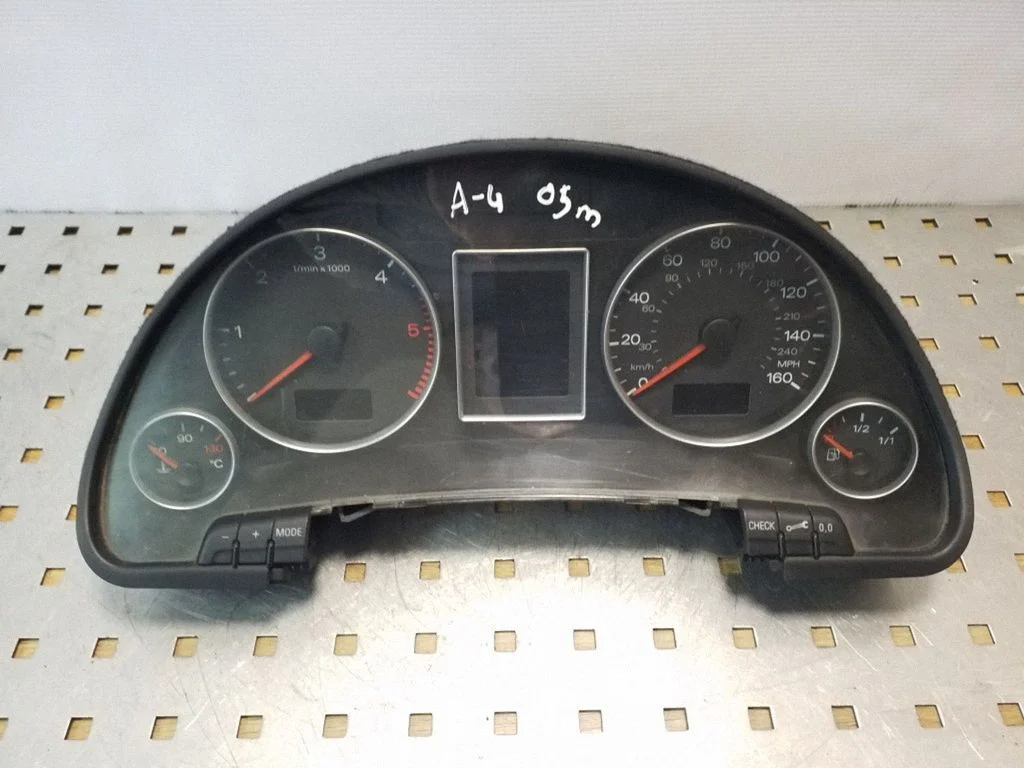 Spidometrs (instrumentu panelis) – Audi A4 S4 B7 8E 8H (2005-2008)