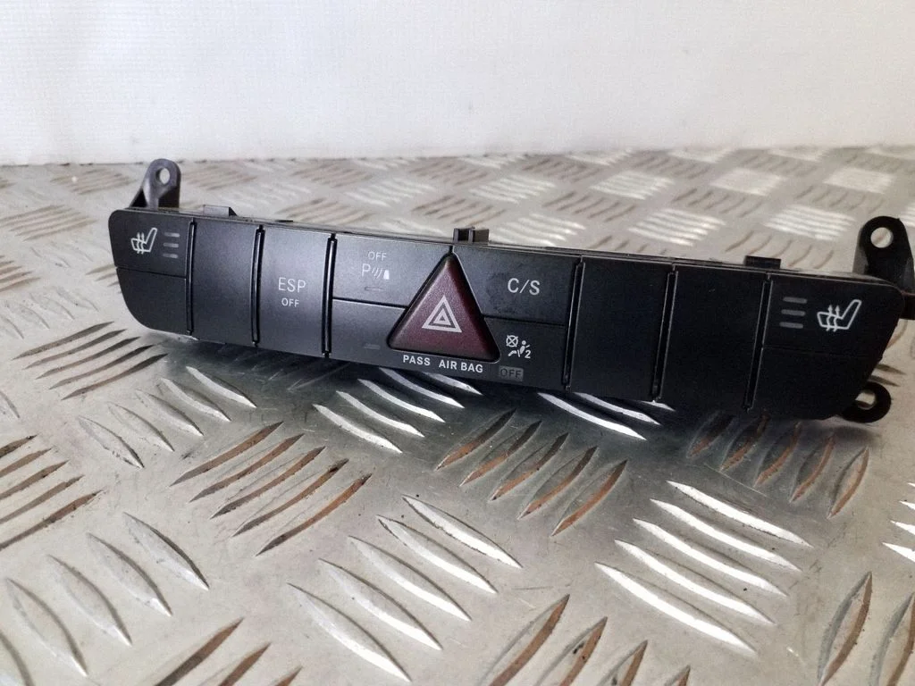Hazard light switch – Mercedes-Benz R-Class W251 (2005-2013)