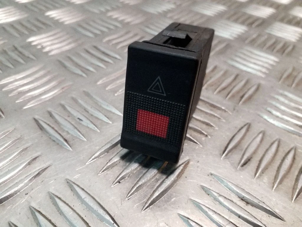Hazard light switch – Audi 100 S4 C4 (1990-1995)