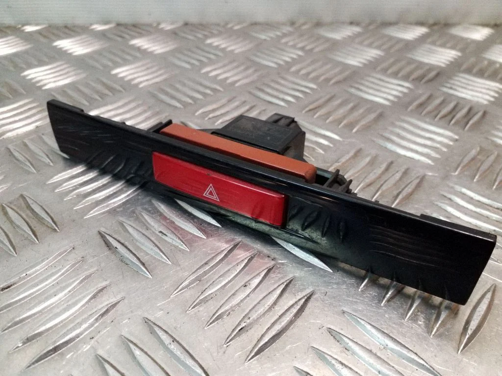 Hazard light switch – Honda FR-V (2004-2009)