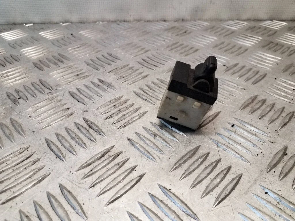 Electric window control switch – Jeep Grand Cherokee (WK) (2005-2010)
