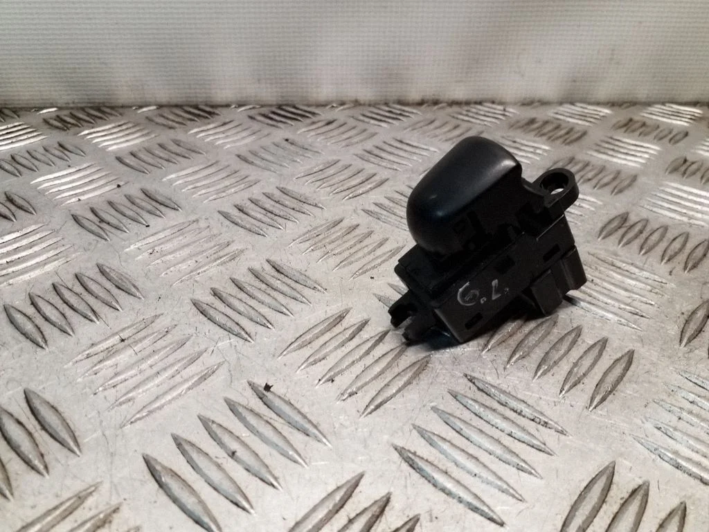 Elektrisko logu slēdzis – Nissan Juke I F15 (2010-2018)