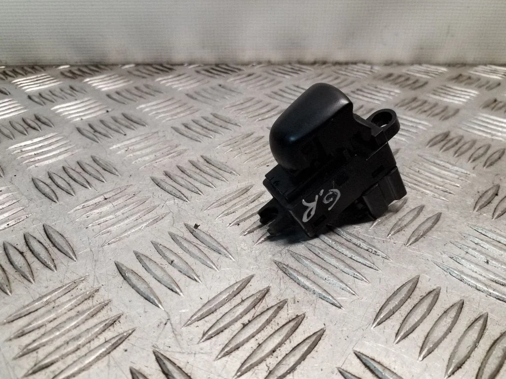 Elektrisko logu slēdzis – Nissan Juke I F15 (2010-2018)