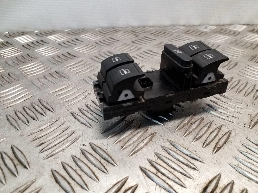 Elektrisko logu slēdzis 1K4959857B