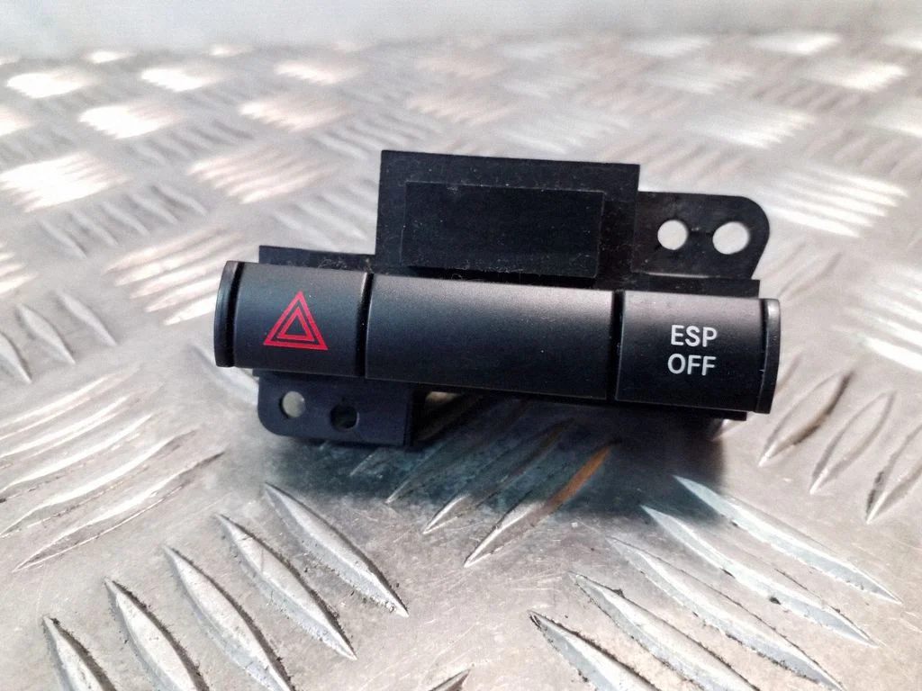 Hazard light switch – Chrysler Grand Voyager V (2007-2015)