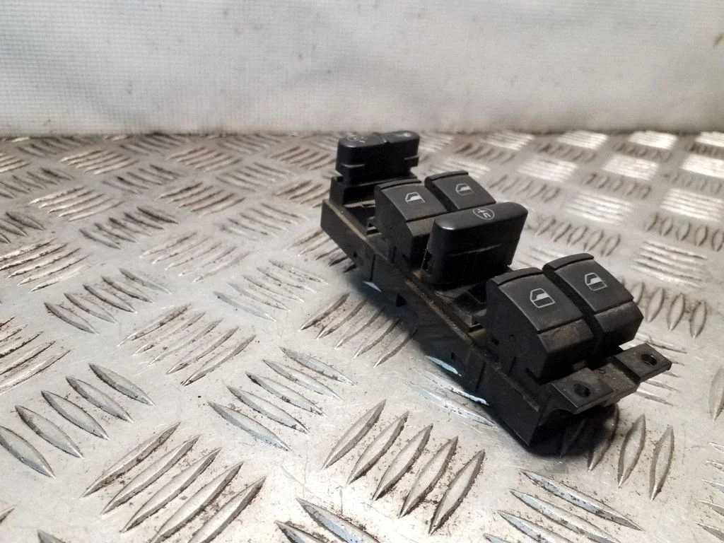 Elektrisko logu slēdzis 1J4959857