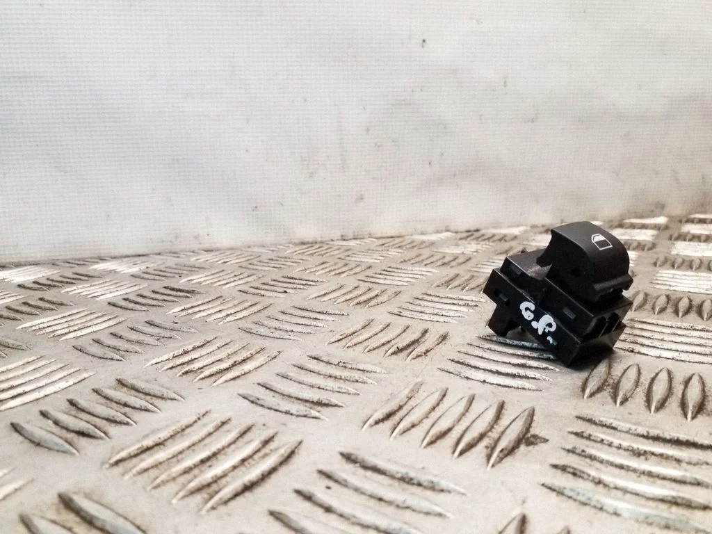 Electric window control switch – BMW 5 Series F10 F11 (2009-2016)