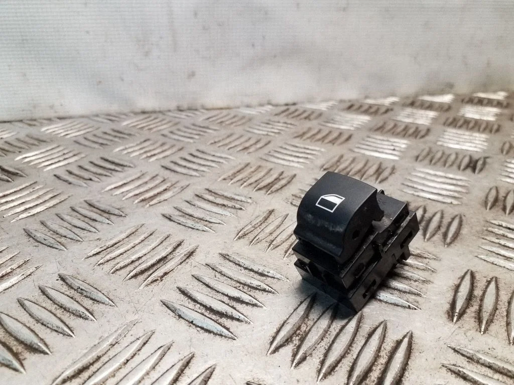 Electric window control switch – BMW 5 Series F10 F11 (2009-2016)