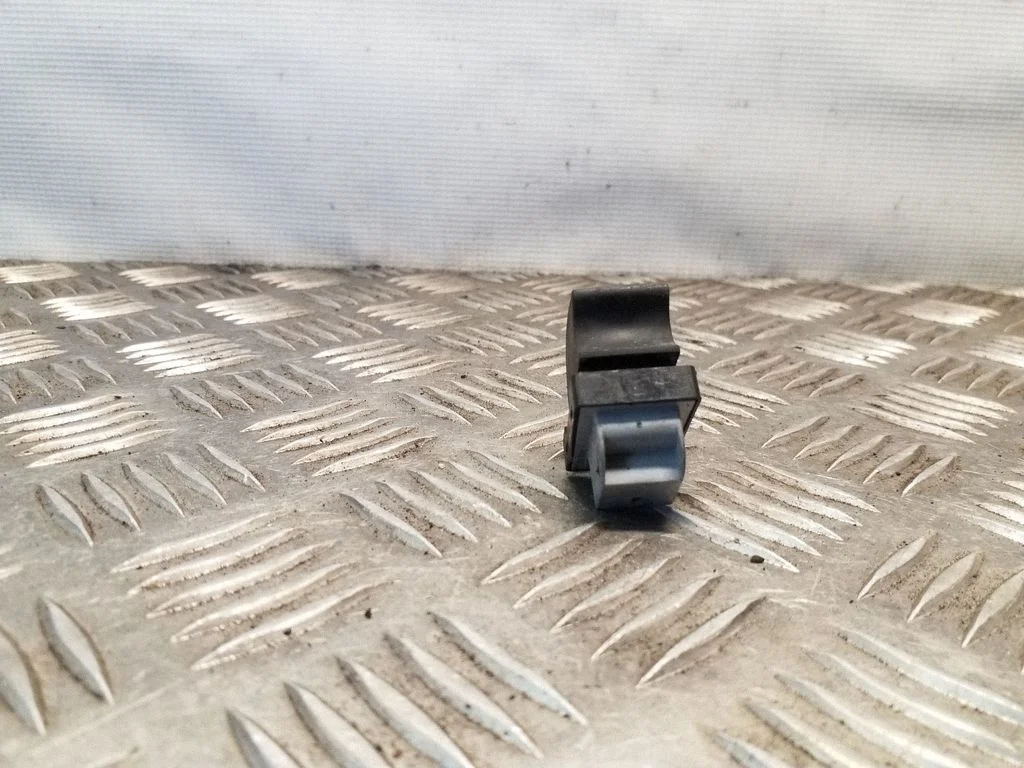 Elektrisko logu slēdzis 8E0959855