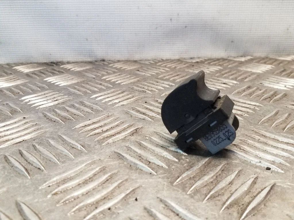 Elektrisko logu slēdzis 8E0959855
