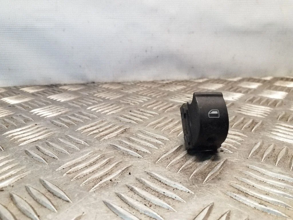 Elektrisko logu slēdzis 8E0959855