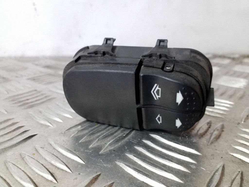 Electric window control switch – Ford Focus C-MAX (2003-2010)