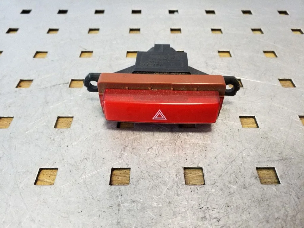 Hazard light switch – Honda FR-V (2004-2009)