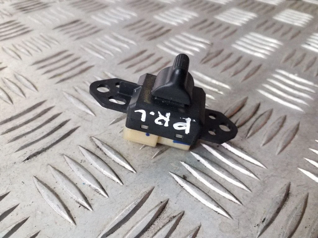 Electric window control switch – Chrysler Voyager (2004-2007)