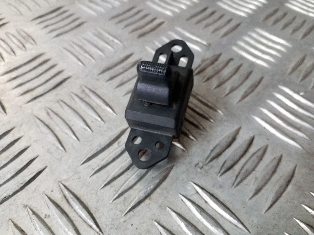 Electric window control switch – Chrysler Voyager (2004-2007)