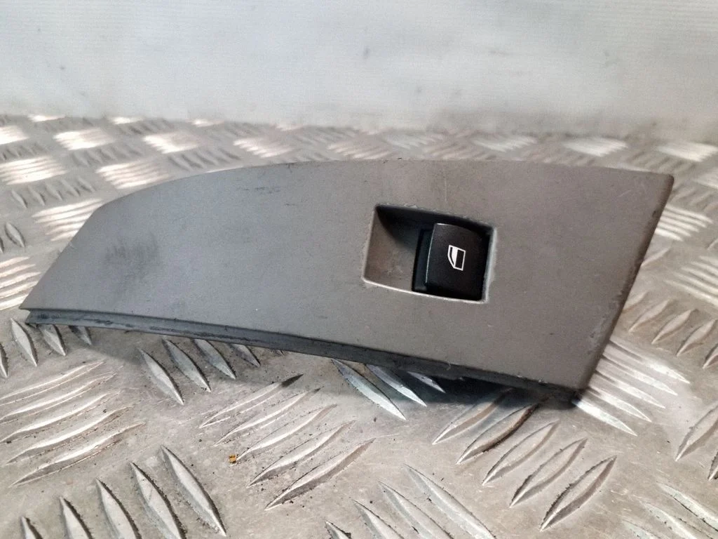Elektrisko logu slēdzis – BMW 5. sērija E60 E61 (2004-2010)
