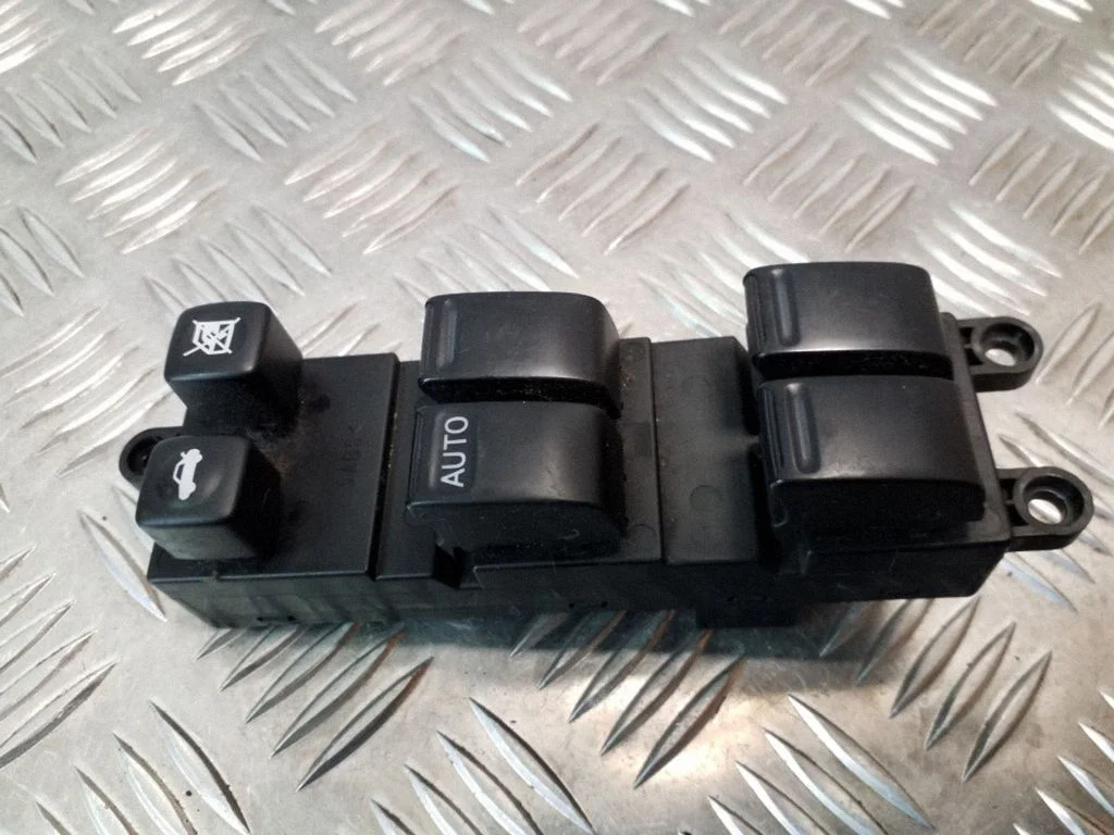 Przełącznik szyb elektrycznych 25401AV640