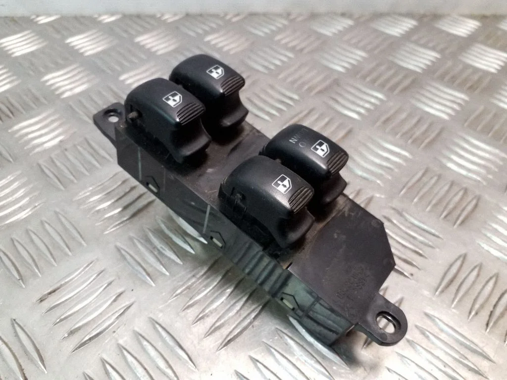 Electric window control switch – Hyundai Santa Fe (2000-2006)