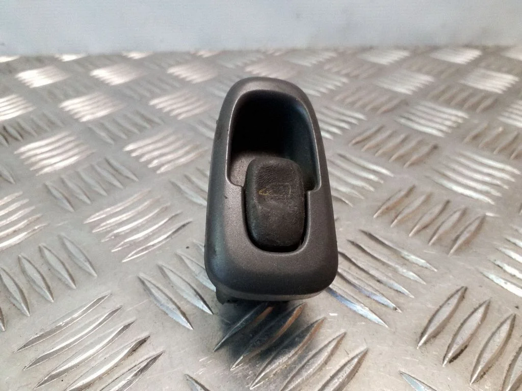 Electric window control switch 9472279