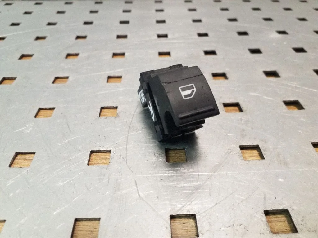 Elektrisko logu slēdzis 1F0959855