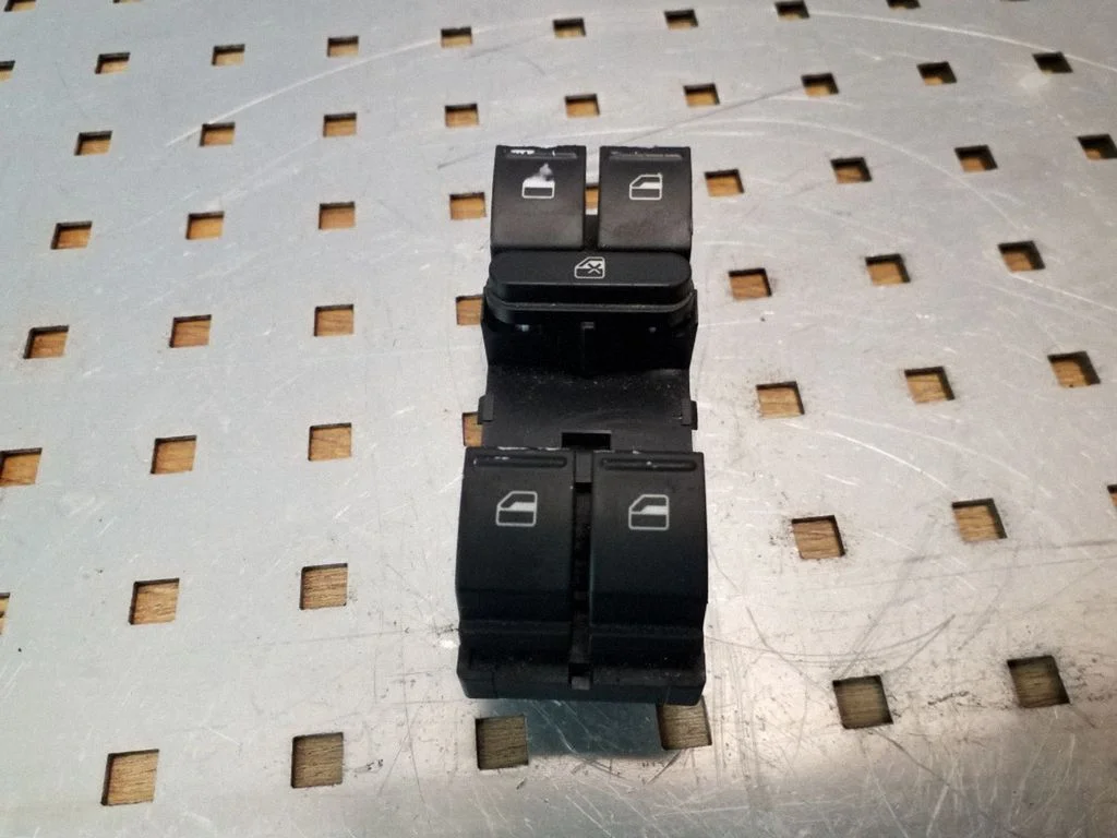 Elektrisko logu slēdzis 1K4959857