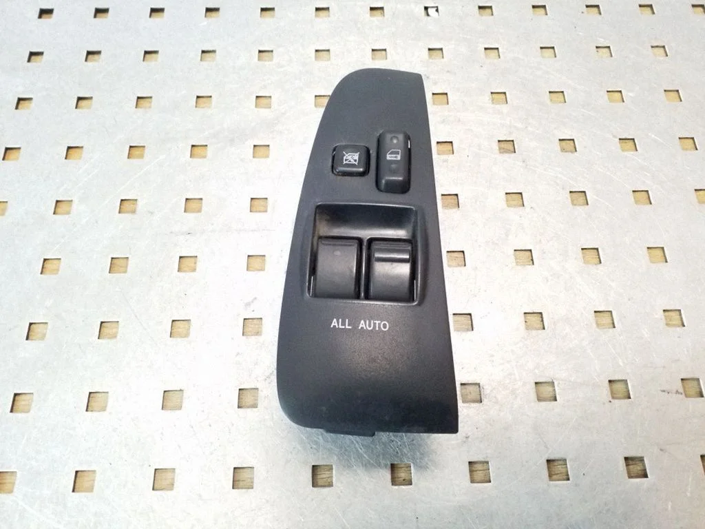 Electric window control switch – Toyota Avensis T250 (2003-2006)