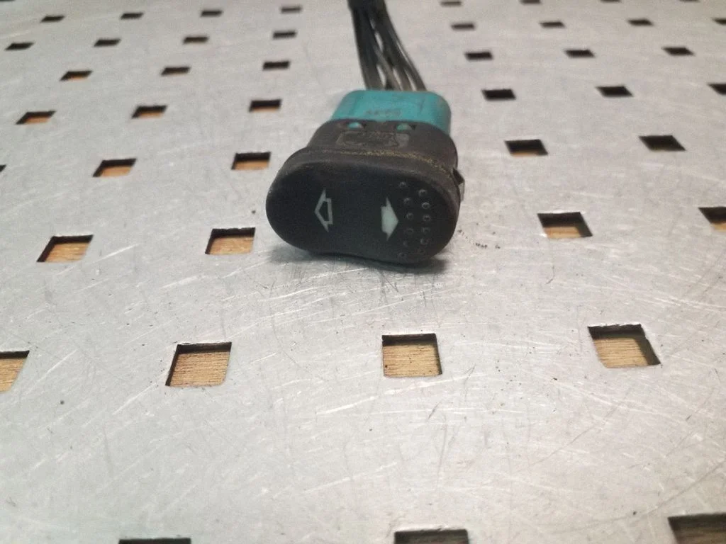 Elektrinių langų jungtukas
