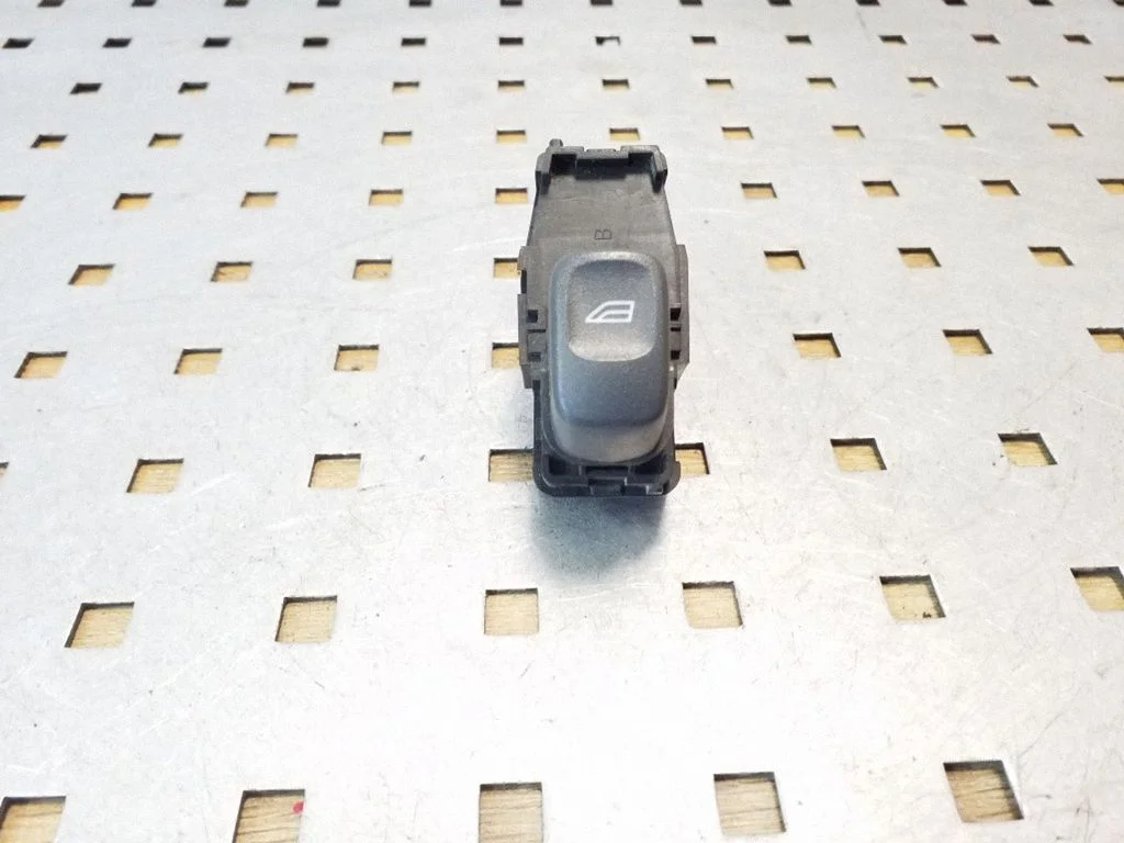 Electric window control switch 9472275