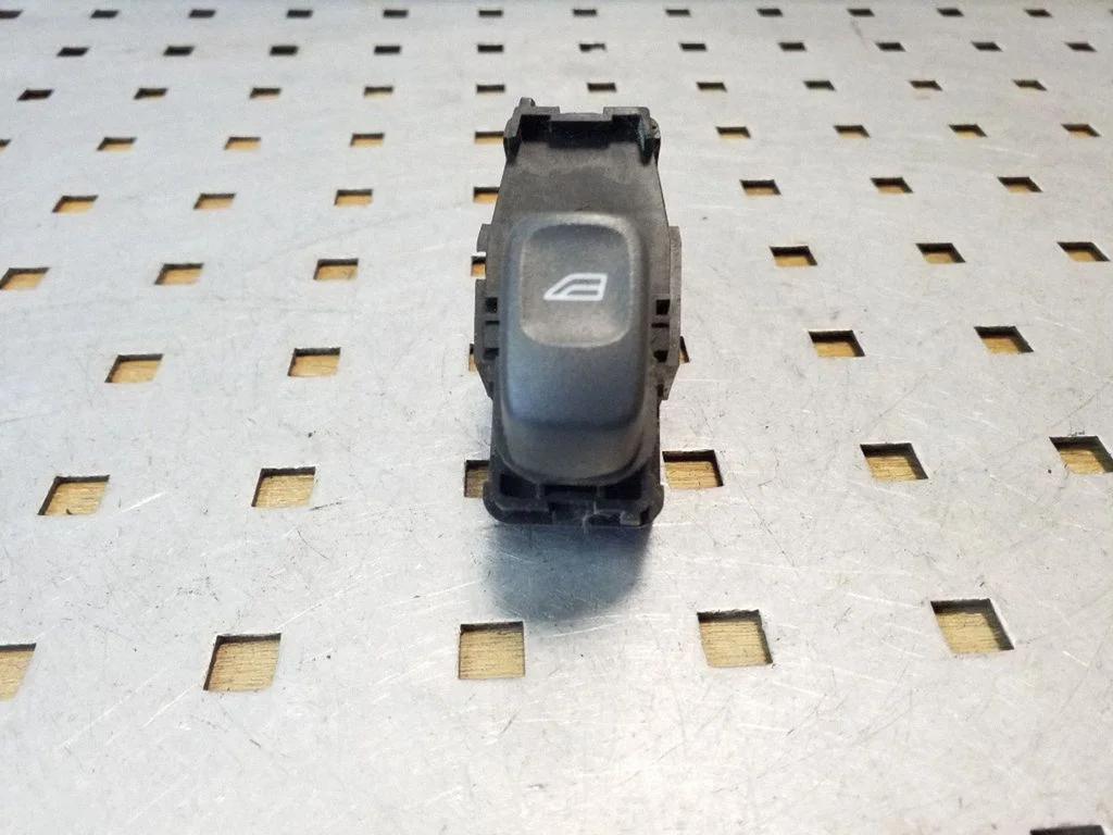 Electric window control switch 9472275