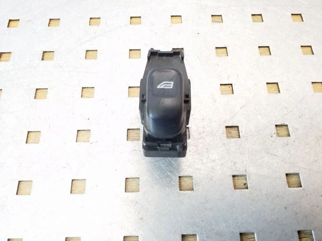 Electric window control switch – Volvo XC70 (2005-2007)