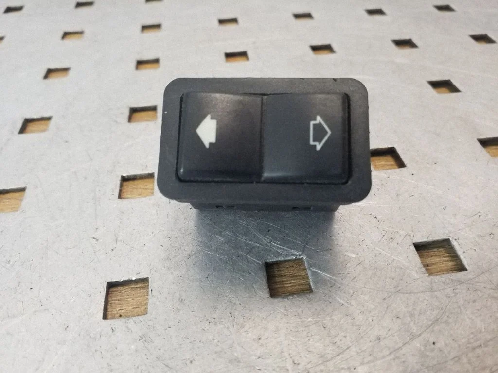 Elektrisko logu slēdzis 8368974