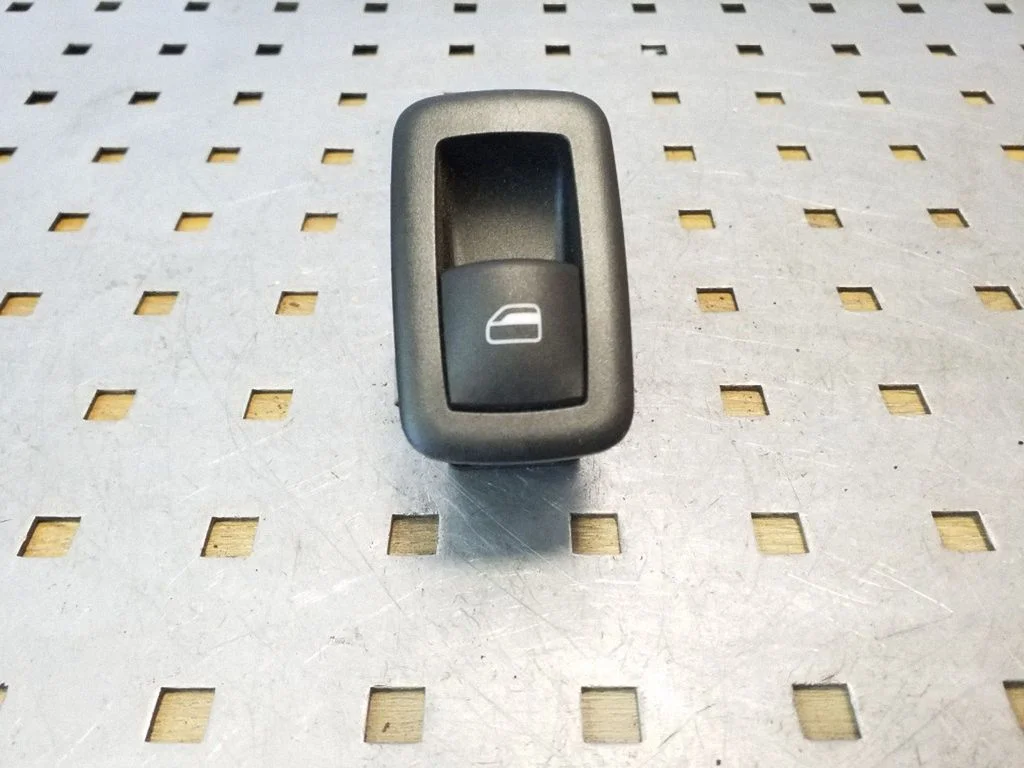 Electric window control switch 04602531AD